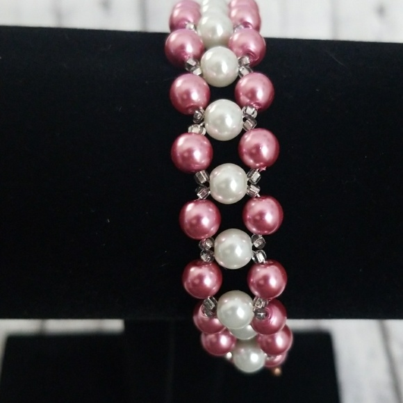 Jewelry - Pink & white glass pearl beaded bracelet